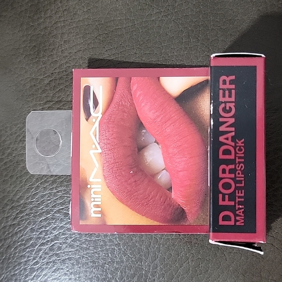MAC Mini D For Danger Matte Lipstick #630 NIB - Picture 2 of 6